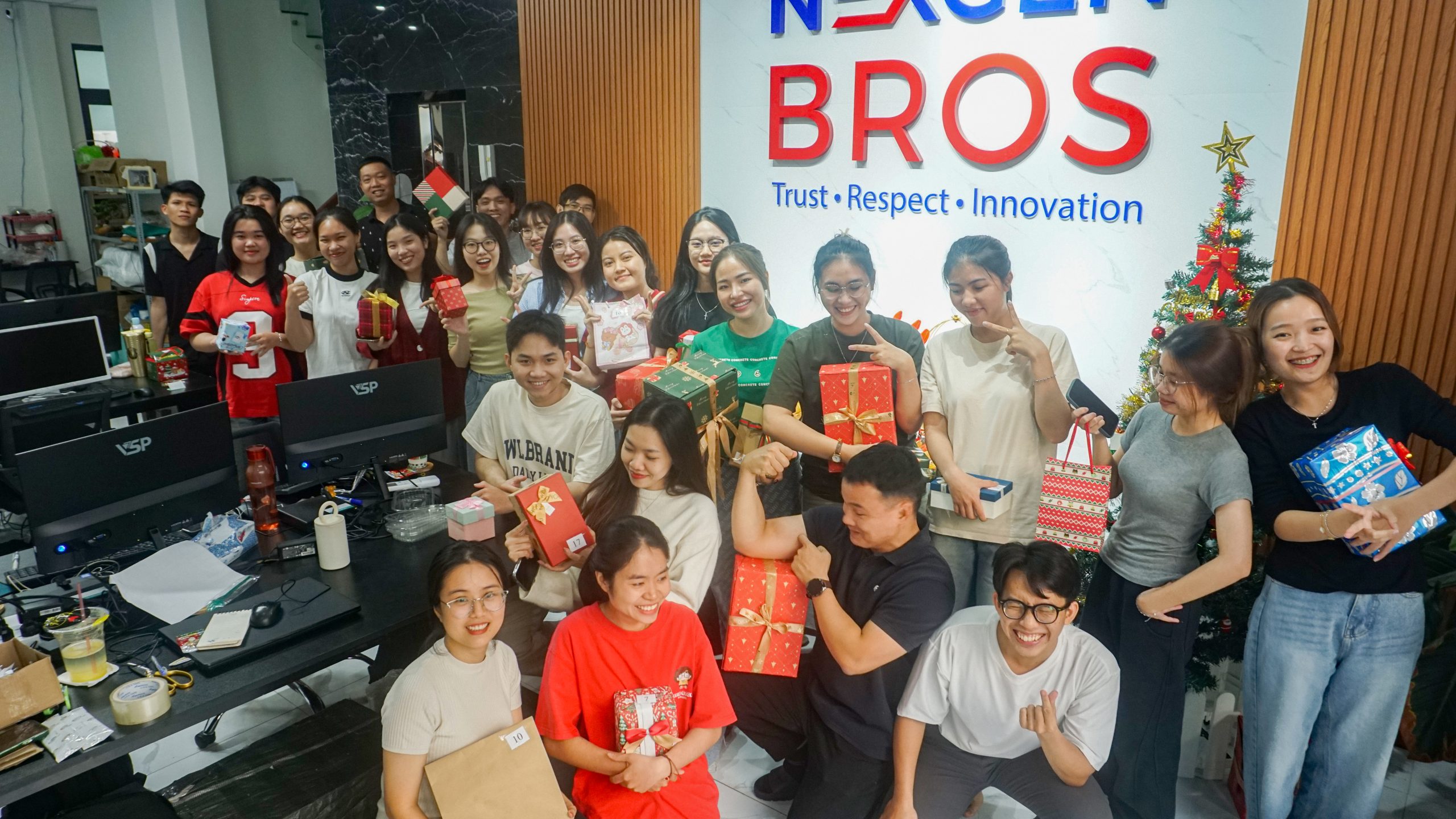 TIỆC TRÀ GIÁNG SINH CÙNG ÔNG GIÀ NOEL BÍ MẬT TẠI NEXGEN BROS